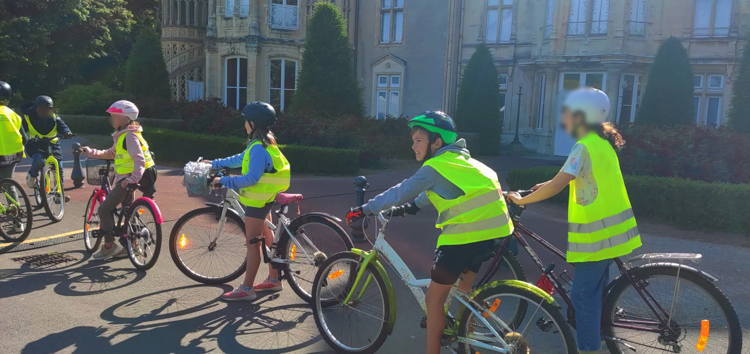 À Mondeville, les écoliers découvrent l’univers viking à vélo